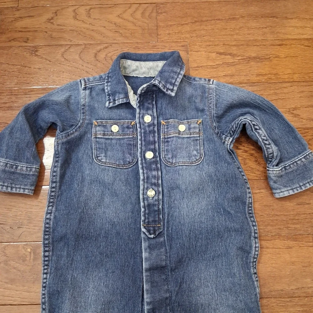 Gap Denim Baby Boys Blue Long Sleeve Button Front Romper 6-12 Months